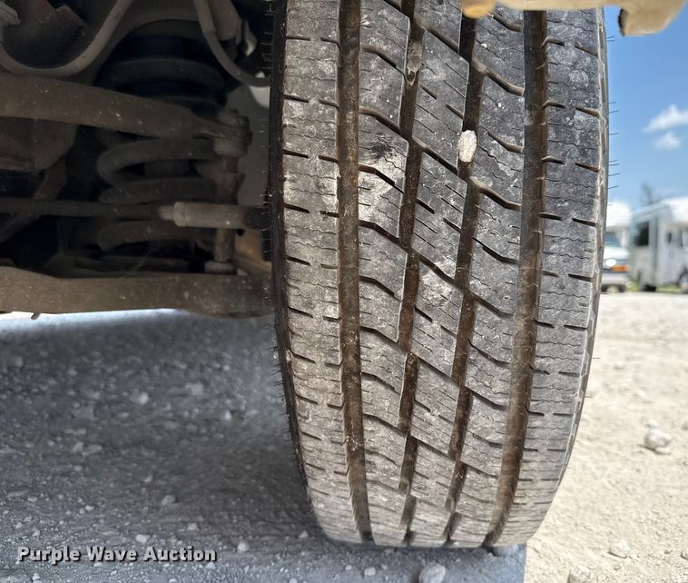 image for item ED5810 2009 Chevrolet Express 3500 shuttle bus