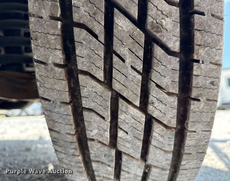 image for item ED5810 2009 Chevrolet Express 3500 shuttle bus