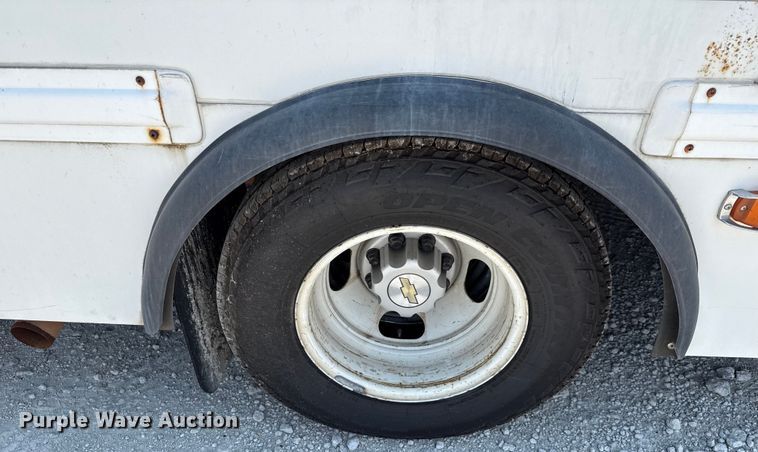 image for item ED5810 2009 Chevrolet Express 3500 shuttle bus