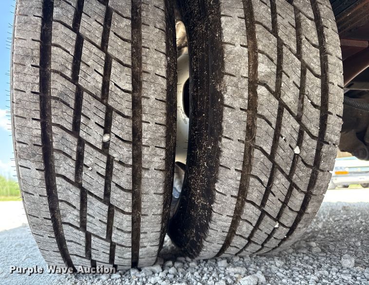 image for item ED5810 2009 Chevrolet Express 3500 shuttle bus