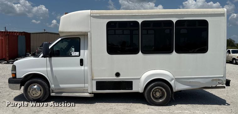 image for item ED5812 2014 Chevrolet Express 3500 shuttle bus
