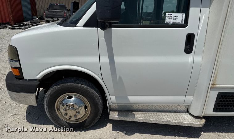 image for item ED5812 2014 Chevrolet Express 3500 shuttle bus