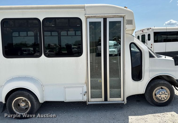image for item ED5812 2014 Chevrolet Express 3500 shuttle bus