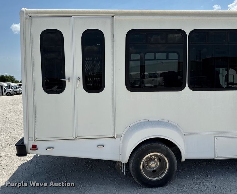 image for item ED5812 2014 Chevrolet Express 3500 shuttle bus