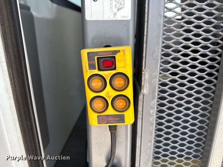 image for item ED5812 2014 Chevrolet Express 3500 shuttle bus