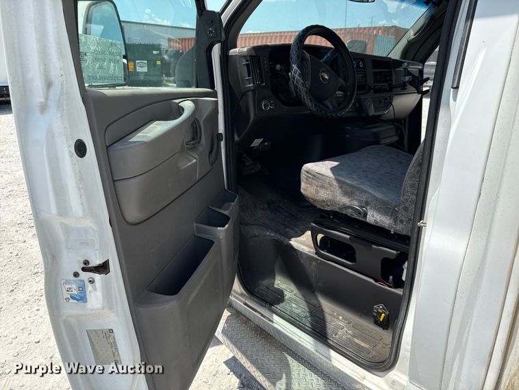 image for item ED5812 2014 Chevrolet Express 3500 shuttle bus