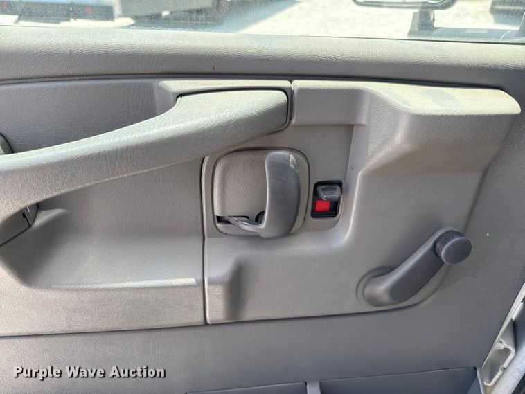 image for item ED5812 2014 Chevrolet Express 3500 shuttle bus