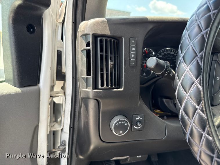 image for item ED5812 2014 Chevrolet Express 3500 shuttle bus