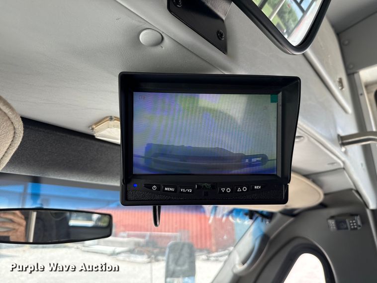 image for item ED5812 2014 Chevrolet Express 3500 shuttle bus