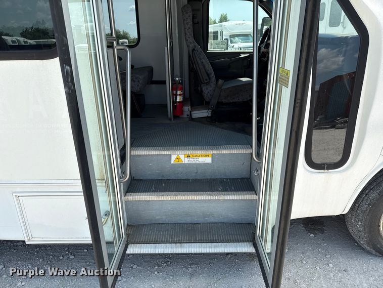 image for item ED5812 2014 Chevrolet Express 3500 shuttle bus