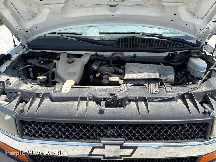 image for item ED5812 2014 Chevrolet Express 3500 shuttle bus