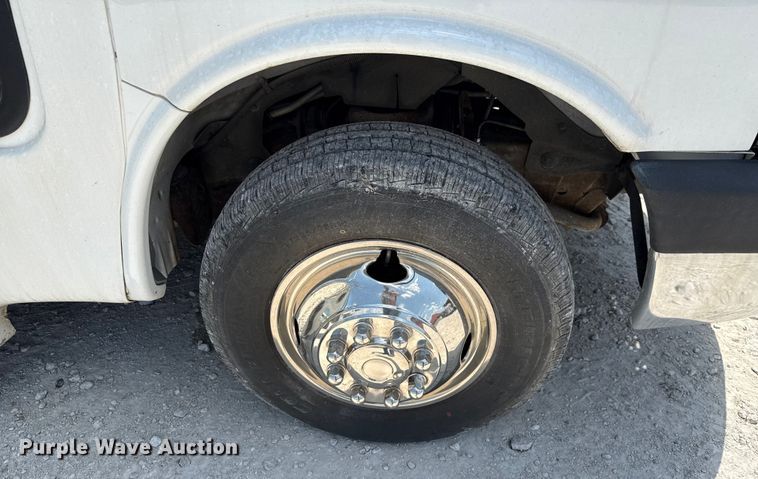 image for item ED5812 2014 Chevrolet Express 3500 shuttle bus