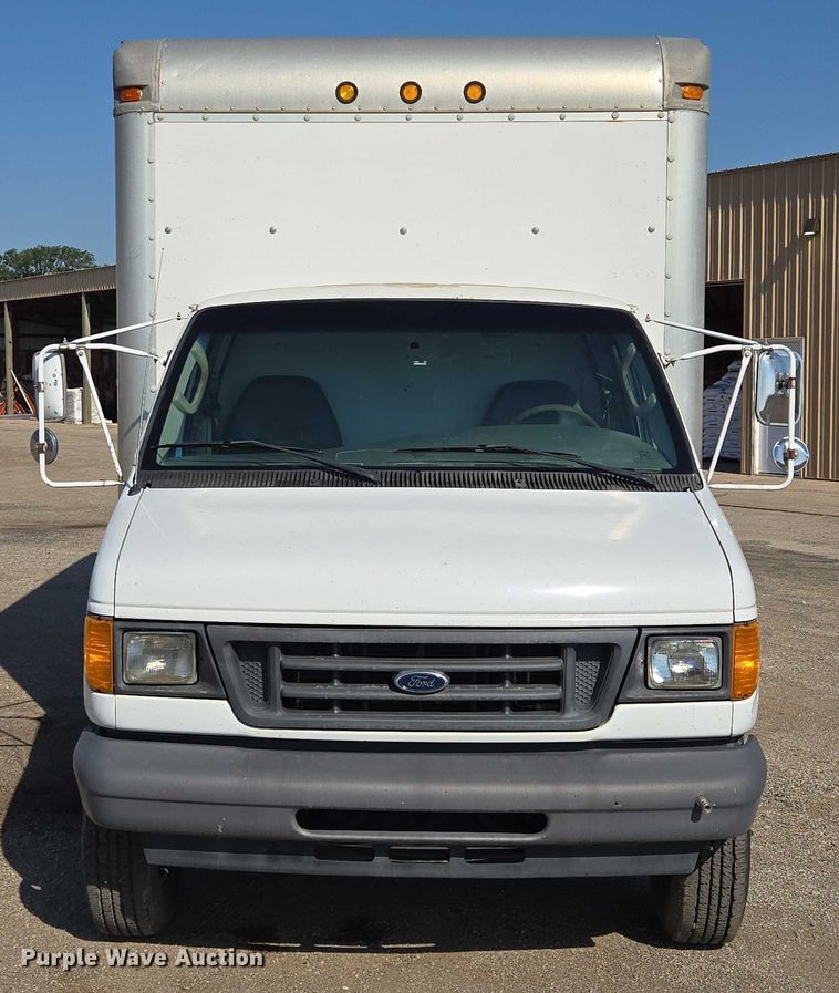image for item EF1845 2006 Ford E350 box truck