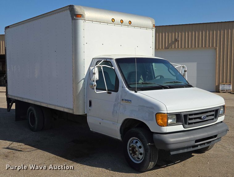 image for item EF1845 2006 Ford E350 box truck