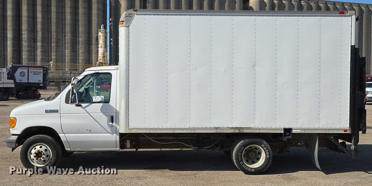 image for item EF1845 2006 Ford E350 box truck
