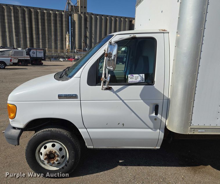 image for item EF1845 2006 Ford E350 box truck