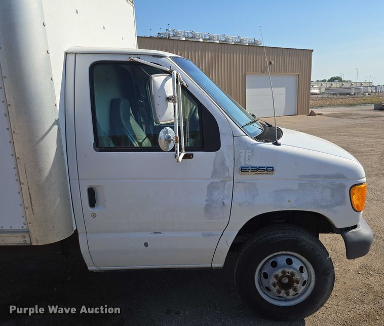 image for item EF1845 2006 Ford E350 box truck