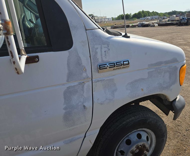 image for item EF1845 2006 Ford E350 box truck