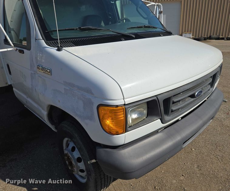 image for item EF1845 2006 Ford E350 box truck