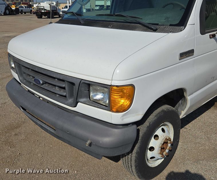 image for item EF1845 2006 Ford E350 box truck