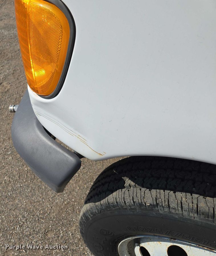 image for item EF1845 2006 Ford E350 box truck