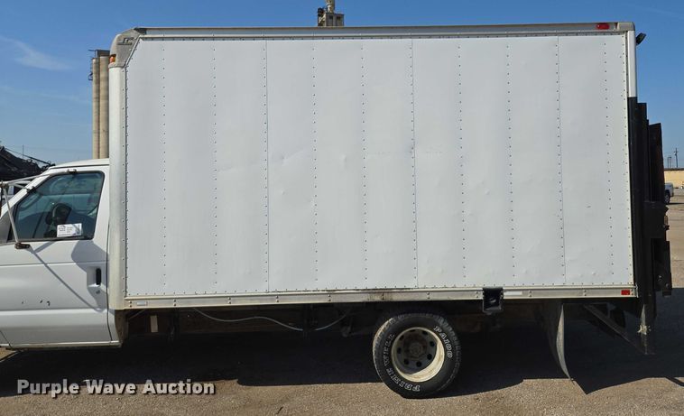 image for item EF1845 2006 Ford E350 box truck