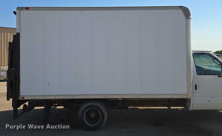 image for item EF1845 2006 Ford E350 box truck