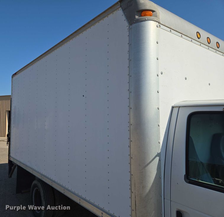 image for item EF1845 2006 Ford E350 box truck