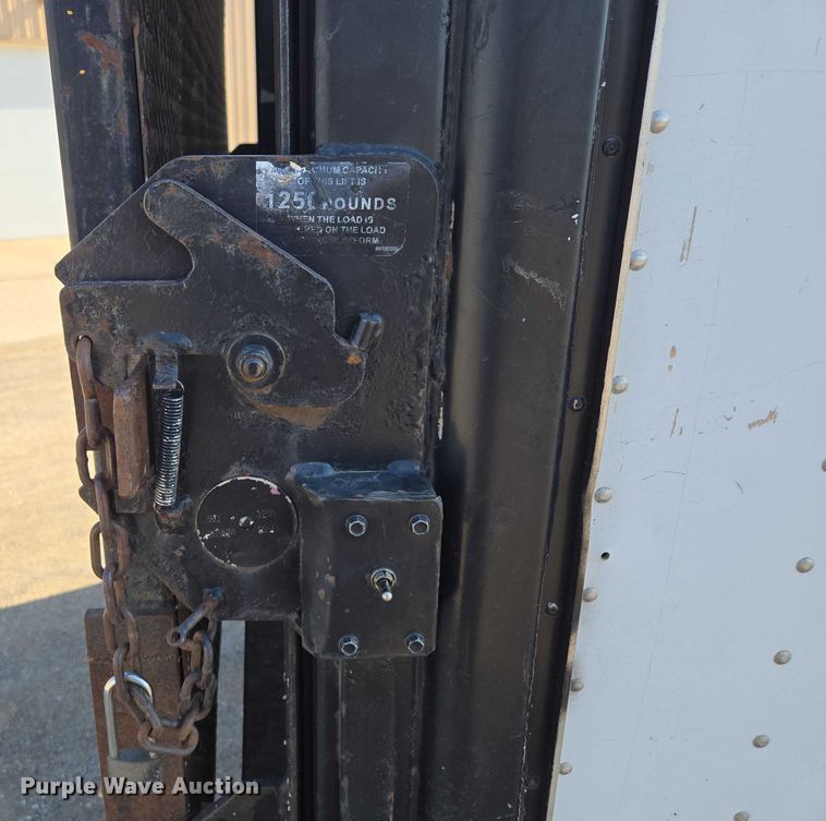 image for item EF1845 2006 Ford E350 box truck