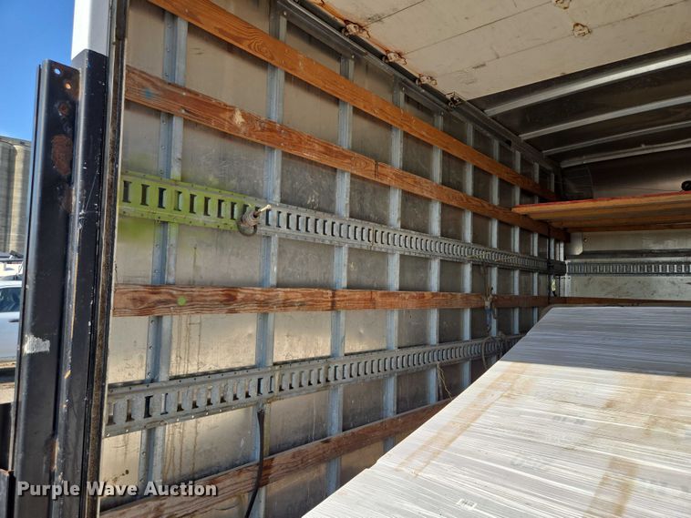 image for item EF1845 2006 Ford E350 box truck