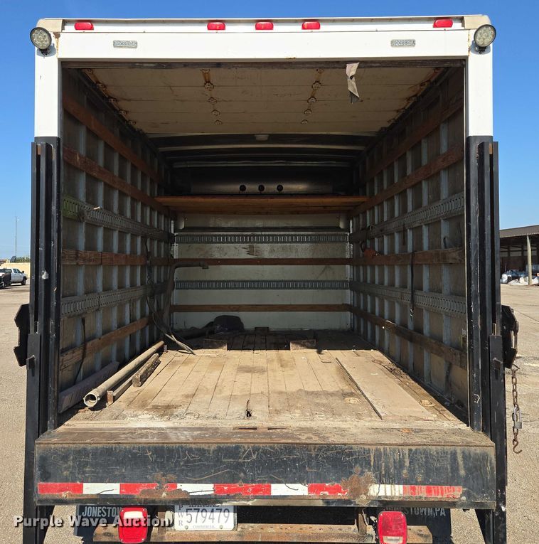 image for item EF1845 2006 Ford E350 box truck