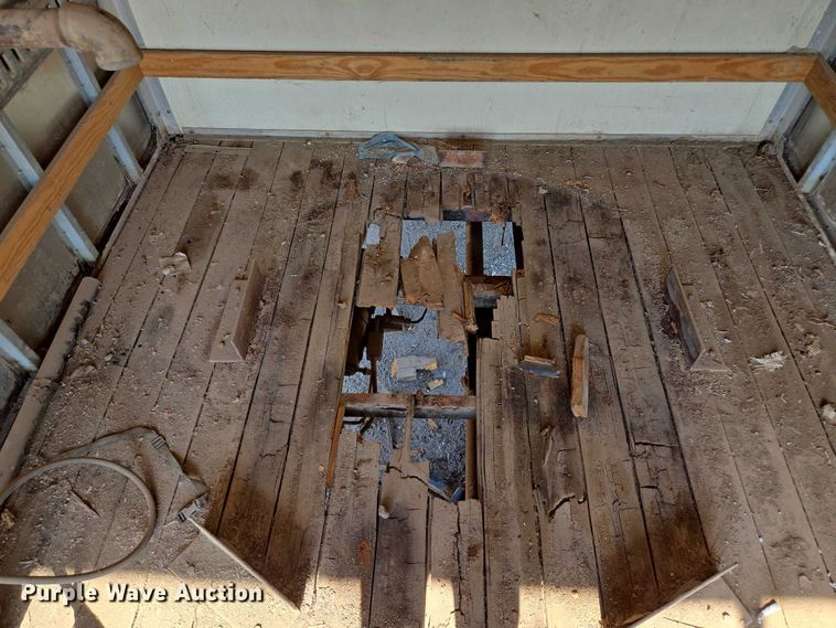 image for item EF1845 2006 Ford E350 box truck