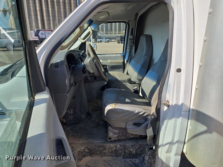 image for item EF1845 2006 Ford E350 box truck