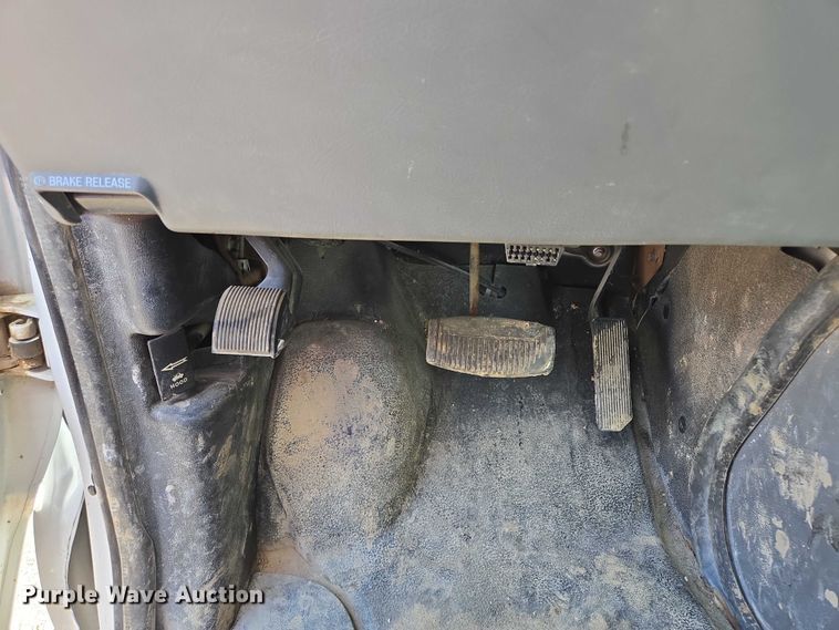 image for item EF1845 2006 Ford E350 box truck