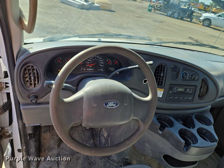 image for item EF1845 2006 Ford E350 box truck