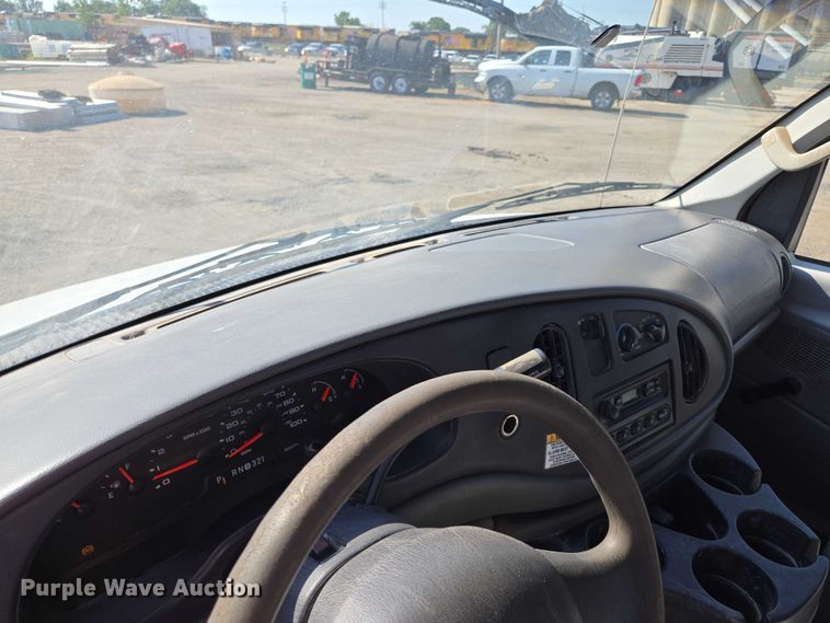 image for item EF1845 2006 Ford E350 box truck