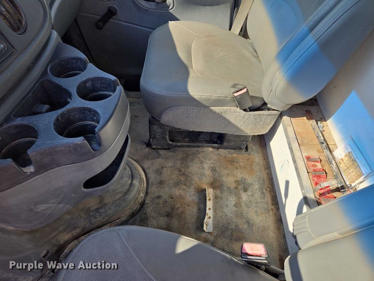 image for item EF1845 2006 Ford E350 box truck