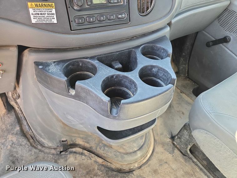 image for item EF1845 2006 Ford E350 box truck