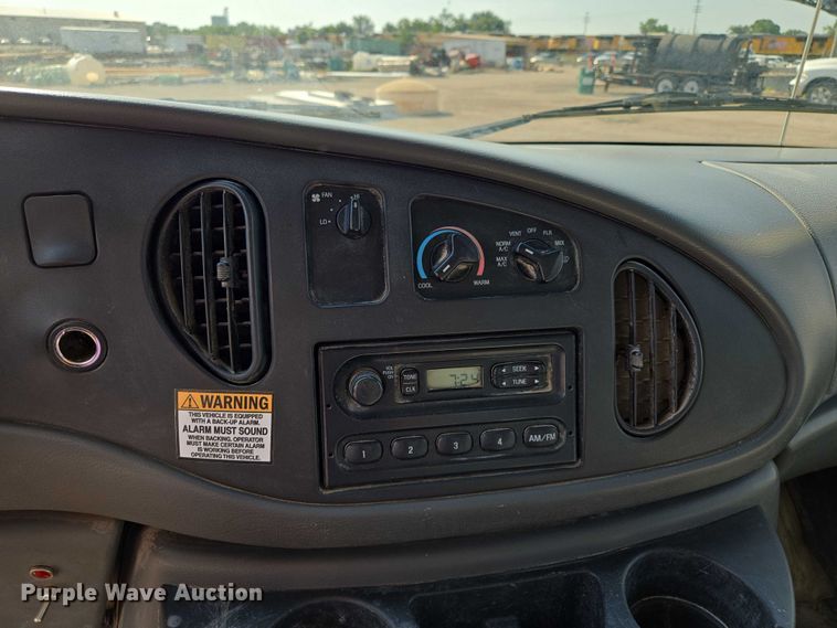 image for item EF1845 2006 Ford E350 box truck