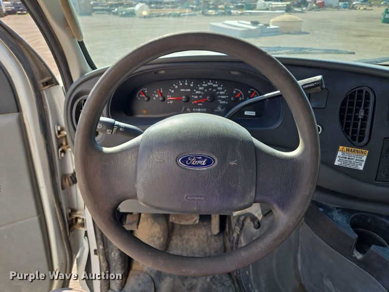 image for item EF1845 2006 Ford E350 box truck