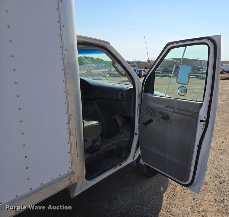 image for item EF1845 2006 Ford E350 box truck