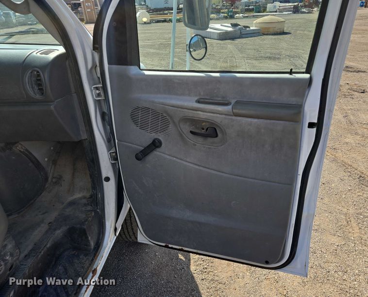 image for item EF1845 2006 Ford E350 box truck