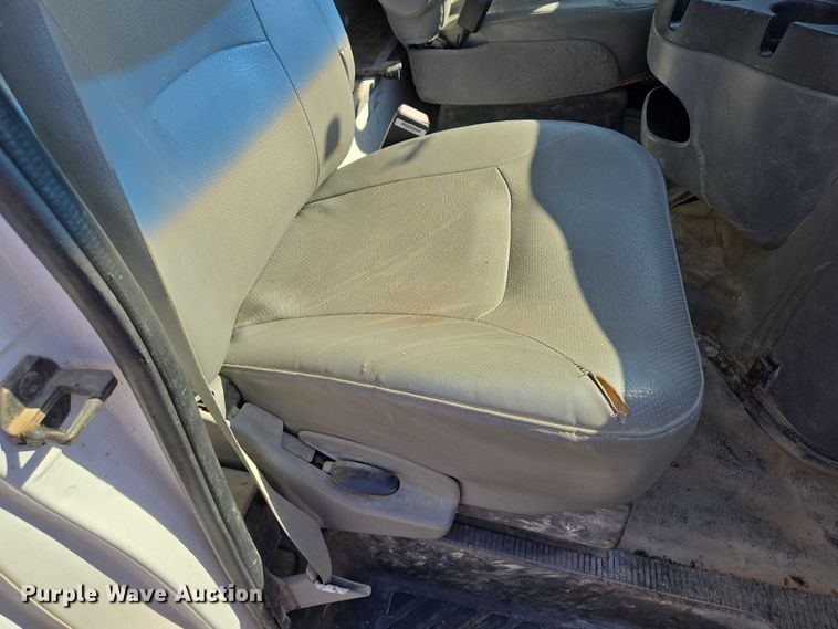 image for item EF1845 2006 Ford E350 box truck