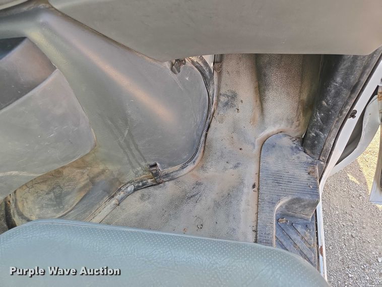 image for item EF1845 2006 Ford E350 box truck