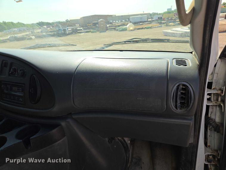 image for item EF1845 2006 Ford E350 box truck