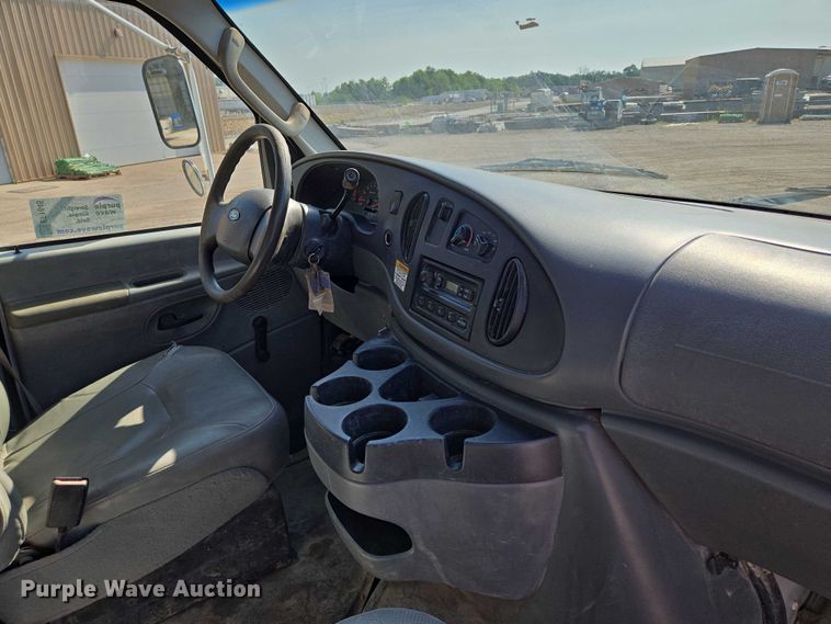 image for item EF1845 2006 Ford E350 box truck