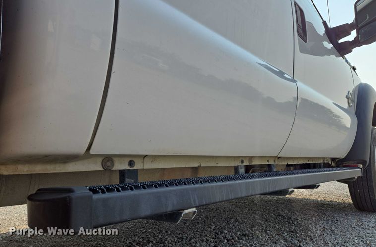 image for item EF1922 2014 Ford F450 Crew Cab flatbed truck