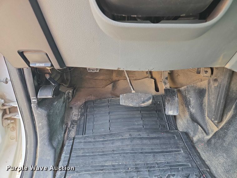 image for item EF1922 2014 Ford F450 Crew Cab flatbed truck