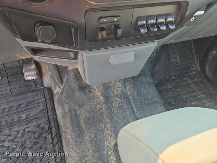 image for item EF1922 2014 Ford F450 Crew Cab flatbed truck