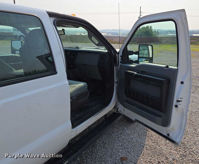 image for item EF1922 2014 Ford F450 Crew Cab flatbed truck